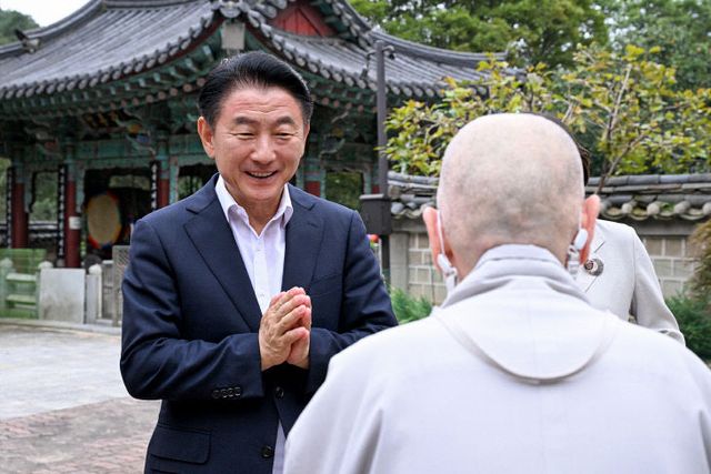 [포토]의정부시, 추석 앞두고 주요 사찰 방문3-석림사