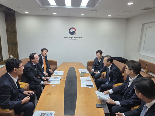 김덕현 연천군수, 김윤덕 국토교통부 장관과 지역현안 논의 (1)