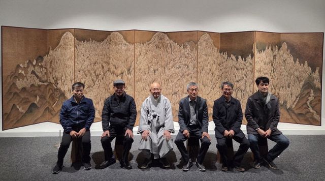 성파스님 작품 금강전도가 전시된 전시장