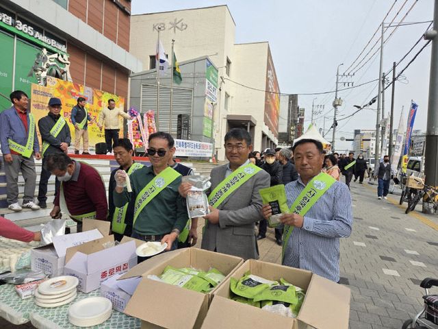 명품큰장터서 인기몰이 (2)