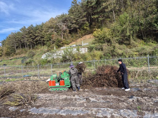 산청군 찾아가는 영농부산물 파쇄지원단 운영