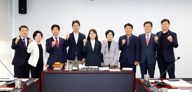 ★20251103_(단체사진-도시건설위원회 정책토론회)