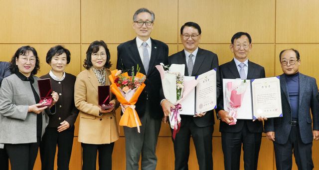 2. 대전시 故 강준석 하사 유가족에 무공훈장 전수