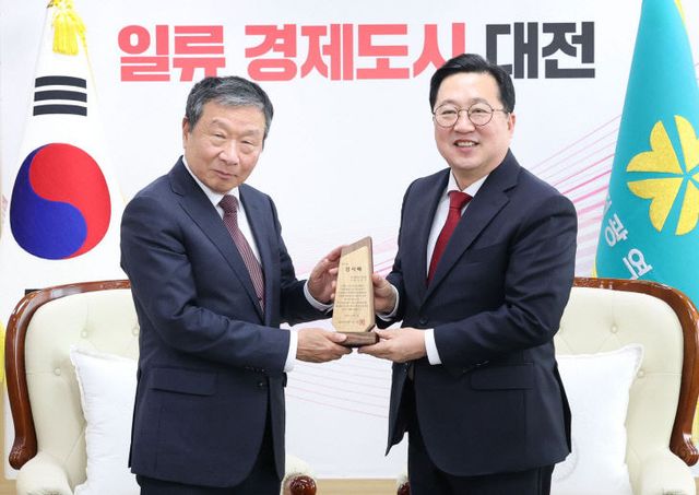 나눔으로 빛난 뜻 이응노 걸작 대전으로1