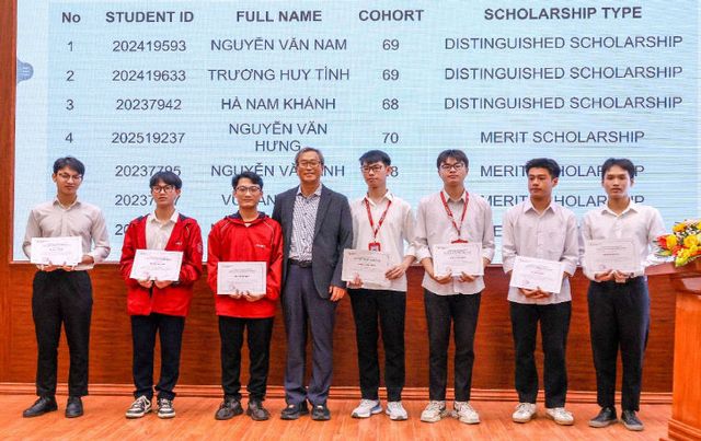 윤순길_교수_HUST_장학금_전달식_사진