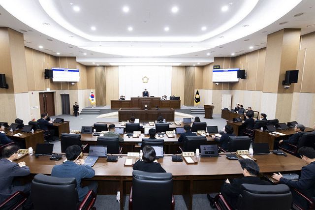 01 2025-12-15 제264회 임시회 제2차 본회의 전경