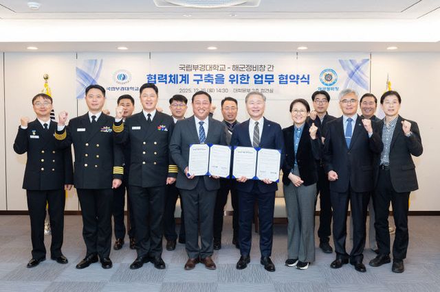 배상훈 총장(오른쪽)과 정있다.