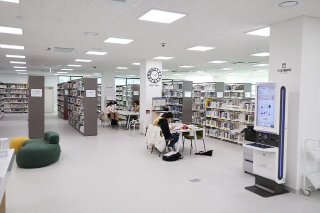 12.8(김해시 칠암도서관 재개관식 개최)3