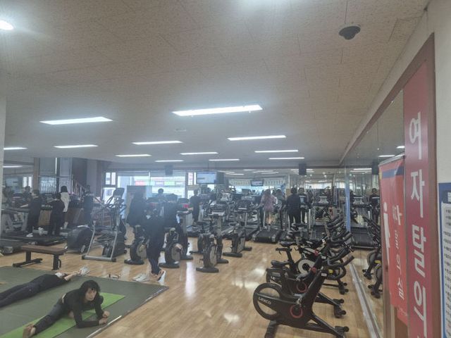 4. 공공체육시설개보수 (1)