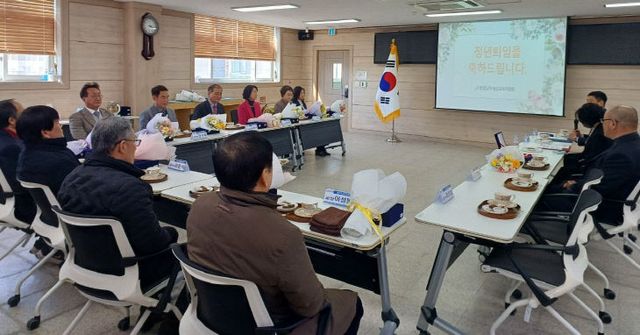 예산교육지원청, 정년퇴직 교원 송공패 전달(1)