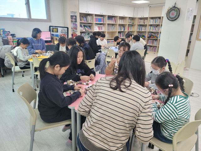 사랑의 손뜨개 목도리 나눔 활동(1)