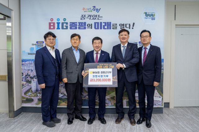 이용선충북총괄본부장, 연제문 지부장,군수님 왼쪽 농협관계자)