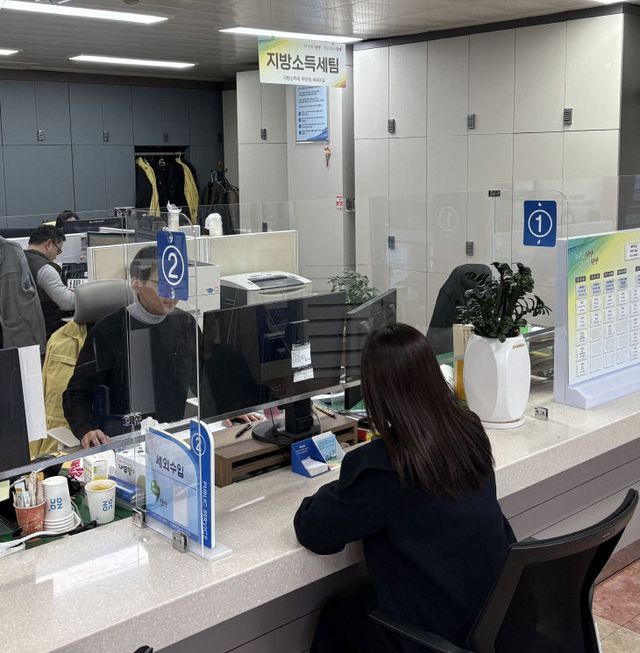 보도 1) 세금 납부 상담 사진