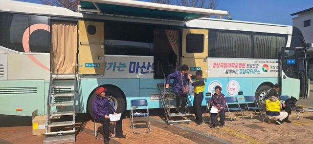 3. 남해군, 찾아가는 ‘경남 닥터버스’ 무료검진사업 실시