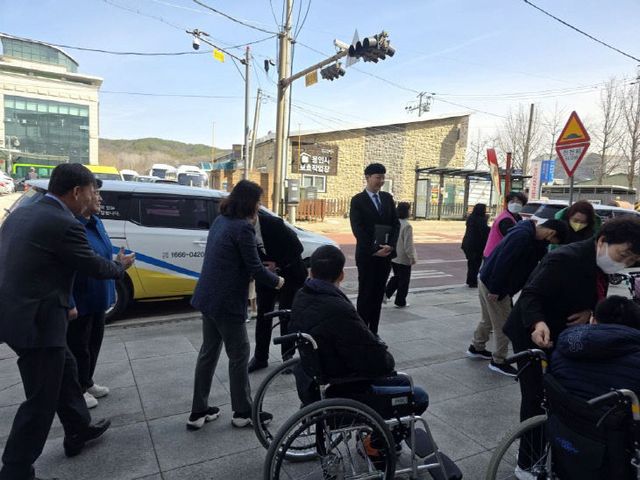 보도자료사진(장애인%20사회적응체험%20차량지원%20)