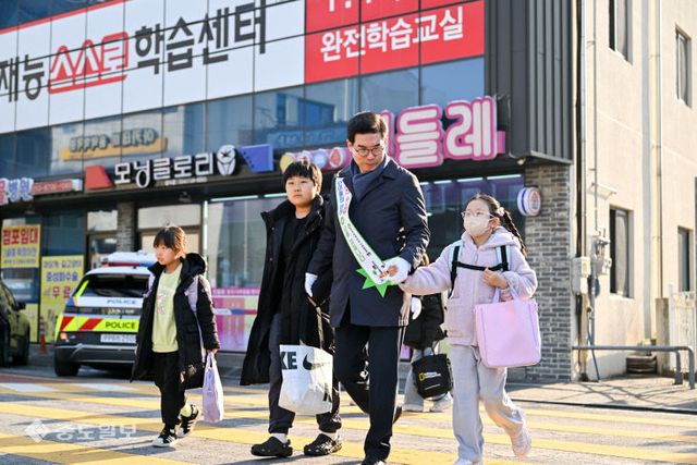 6_영덕군, ‘아이 먼저’ 어린이 교통안전 합동 캠페인
