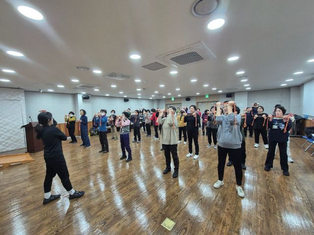 3-2 보도사진(2025 상반기 중구 운동교실 개강)