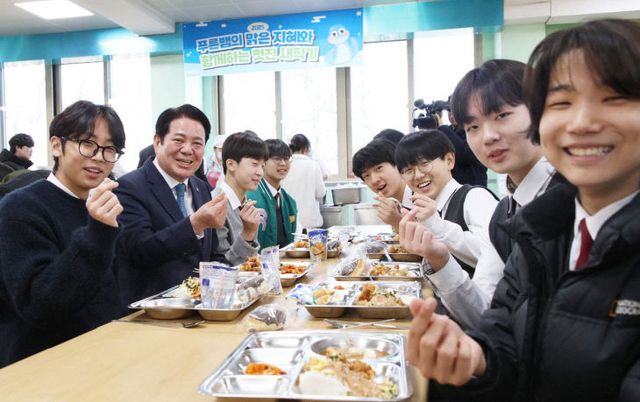 최대호 안양시장이, 성문중고교 급식실