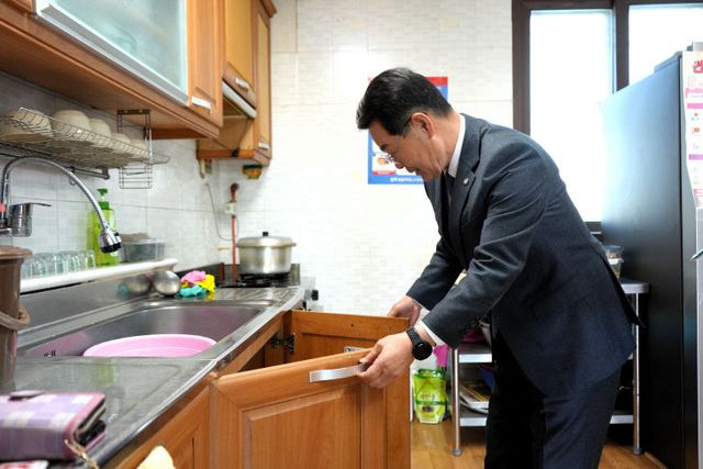 권익현 부안군수, 경로당 현장 행정 강화1