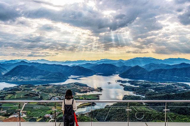 체류형관광 중심지로 떠오르다(청풍호 전경사진)