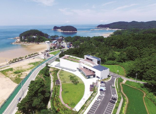 2. 유류피해 극복 기획전시