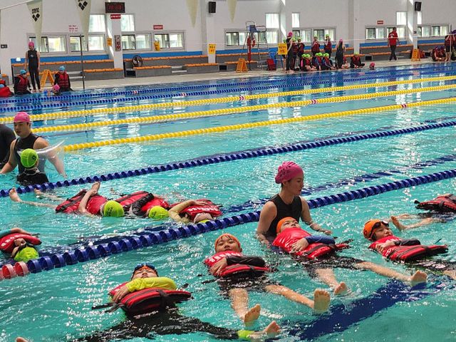 학생수영장, 생존수영으로 물에서부터의 안전 OK 사진 2