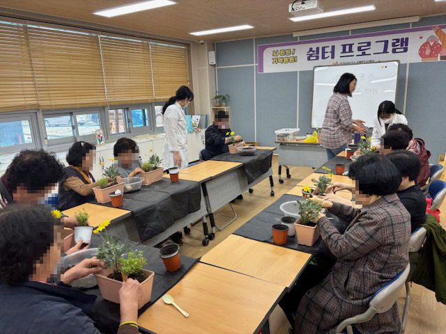 사본 -(사진5)초로기 쉼터프로그램(원예)