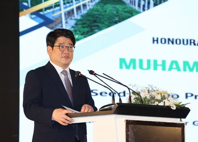 축사하는 권재한 청장