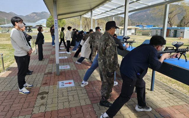 1. 지역 학교 교사 밀리터리아카데미 체험 (1)
