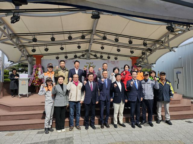 벚ㄲㅊ 축제 참석한 내빈들