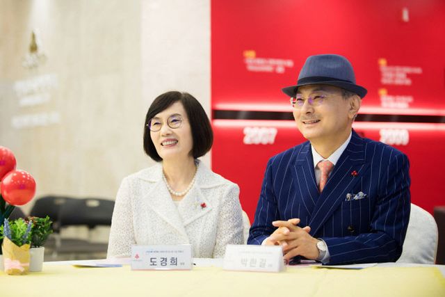 애터미 박한길 회장 좌) 애터미 도경희 부회장