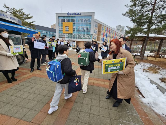 충주교육지원청‘ 새로운 출발, 새학년 등교맞이 ’ 2