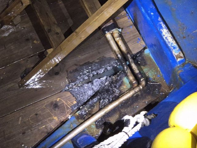 신진도리 항구에 정박 중이던 39톤 선박 갑판 화재 사진