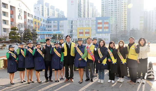 정해권_의장_옥련초등학교_교통안전_봉사