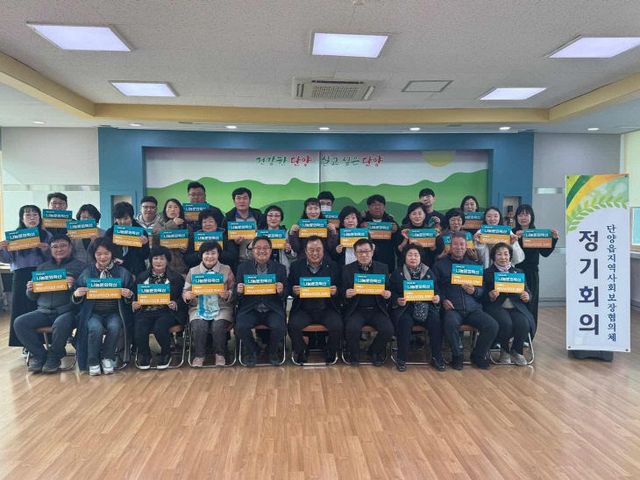 보도 3) 구호 외침 및 활동 다짐 사진