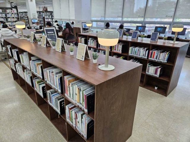 공간 재정비_독립출판물 서가