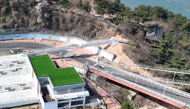 2. 남해대교 전망대 연결보도교 개통