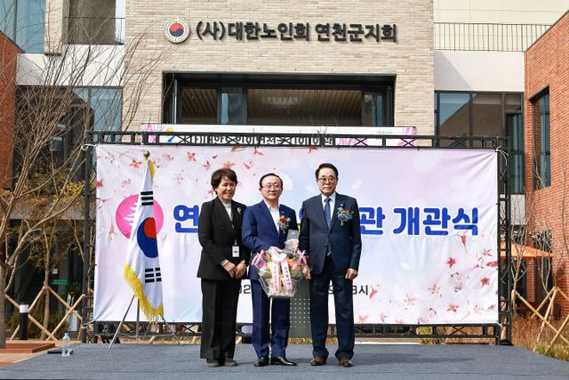 연천군, 노인회관 개관…복지 향상 및 다양한 활동 기대 (2)