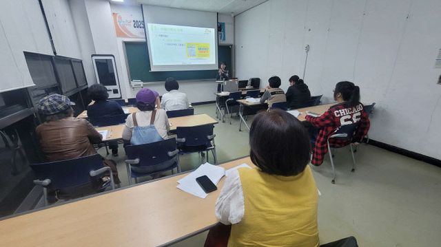 서천군이 운영하는 마을기록활동가 양성과정 교육 모습