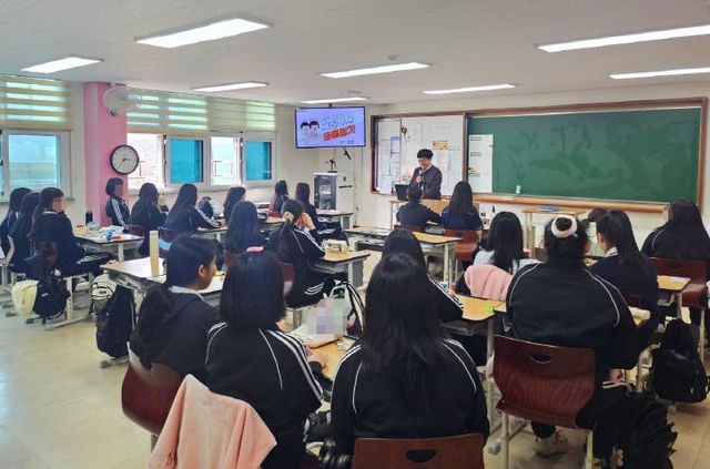 8. 동두천시자원봉사센터, 온기나눔 학생자원봉사 교육 실시
