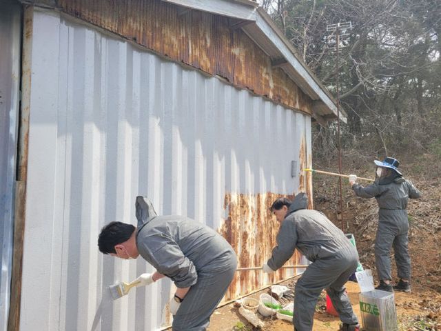 3. 4월 18일 1000 물품전달 및 집수리 사진2