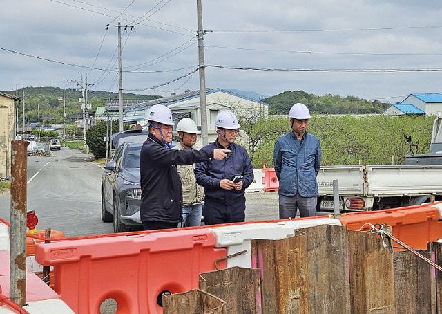 이승화 산청군수 신안면 소이교 공사현장 점검