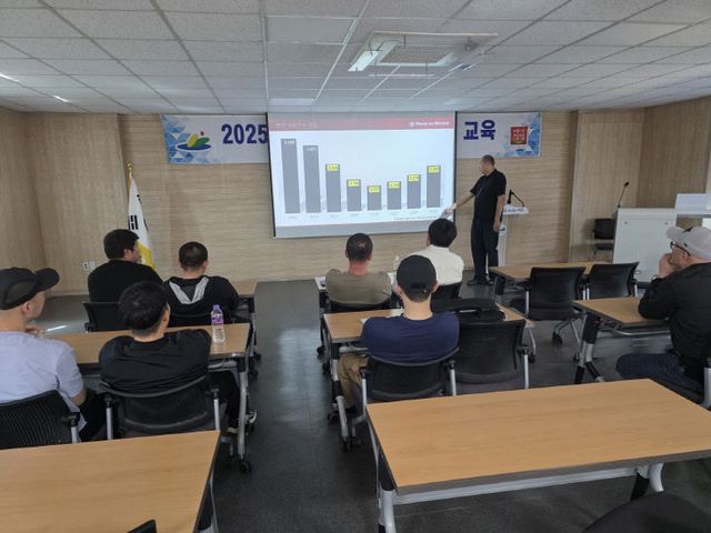 9.청년 한우농가 대상 교육 진행 모습