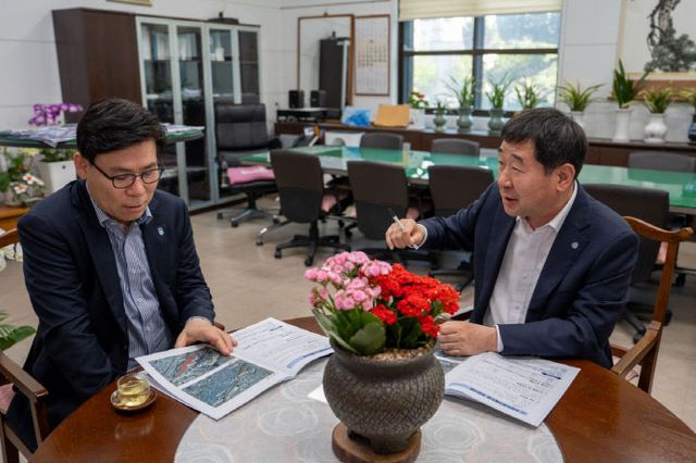 현안 사업 설명하는 이재영 군수 1