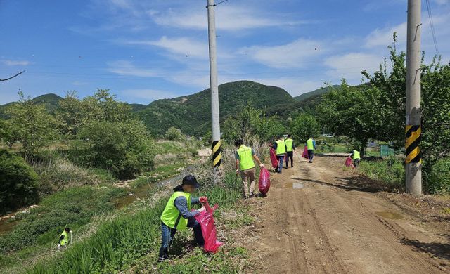 -제천시, 장마철 대비 하천변 쓰레기 수거사업 실시1