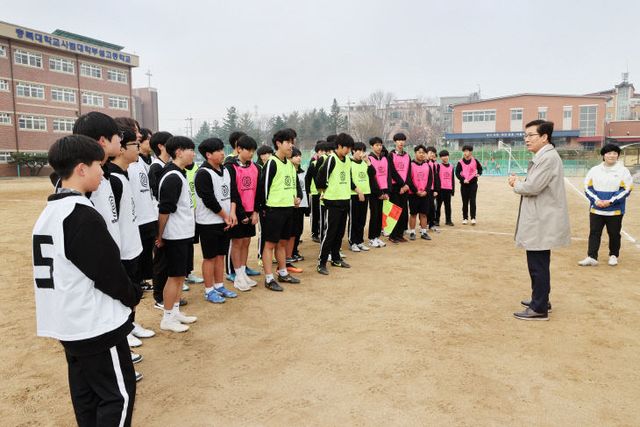 윤건영 충북교육감, 충북대사대부중