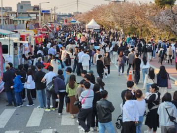 17.1 청주시 “벚꽃축제서