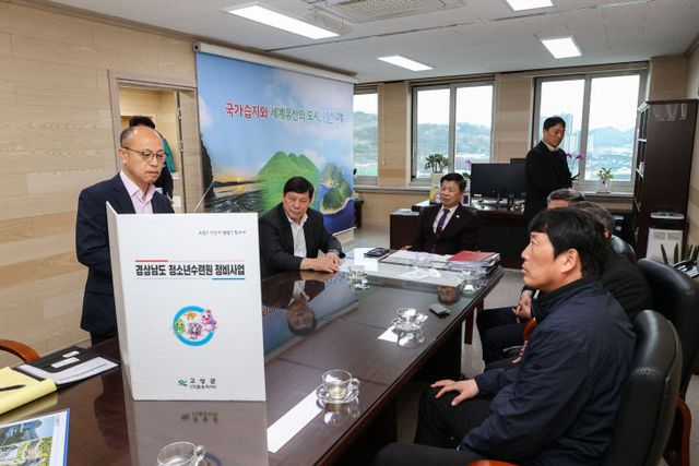 1-1 이상근 고성군수, 허구연 KBO 총재와 스포츠마케팅 논의