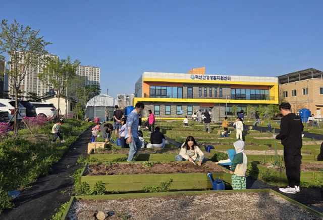 꿈틀꿈틀 어린이 텃밭학교 모종심기