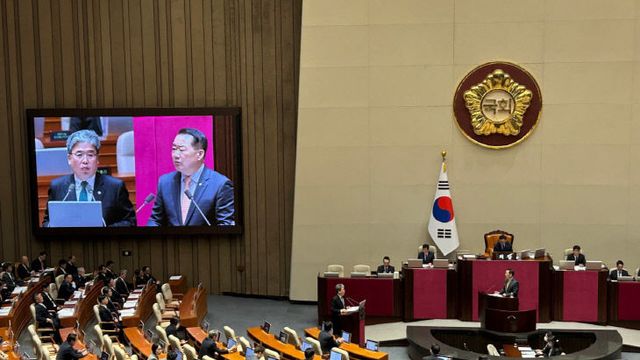 산림청장에게_질의하는_신성범의원